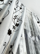 Draperie Blackout gri model ramuri cu flori negre Perdele de Poveste